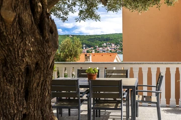 2-Bedroom Apartment in Čižići with Bay View