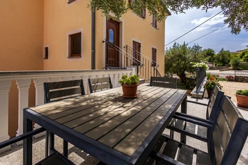 2-Bedroom Apartment in Čižići with Bay View