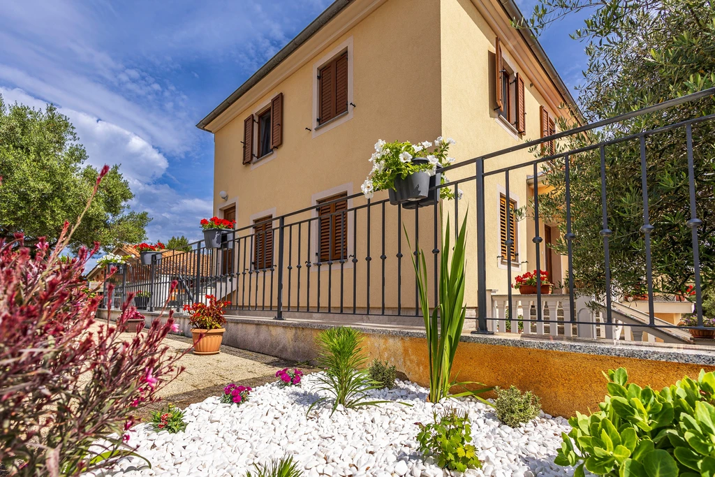 2-Bedroom Apartment in Čižići with Bay View