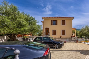 2-Bedroom Apartment in Čižići with Bay View