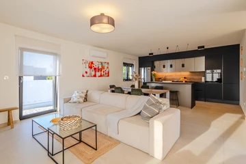 2-Bedroom Apartment with Balcony in Njivice