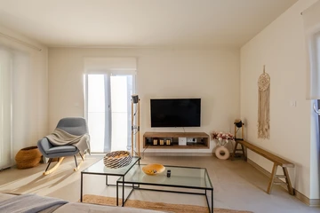 2-Bedroom Apartment with Balcony in Njivice