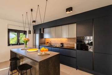 2-Bedroom Apartment with Balcony in Njivice