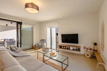 2-Bedroom Apartment with Balcony in Njivice