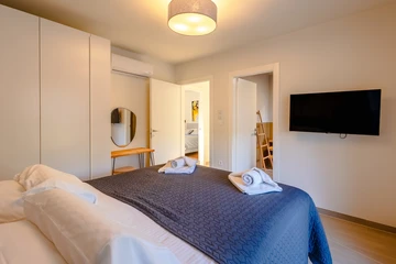 2-Bedroom Apartment with Balcony in Njivice