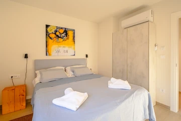 2-Bedroom Apartment with Balcony in Njivice