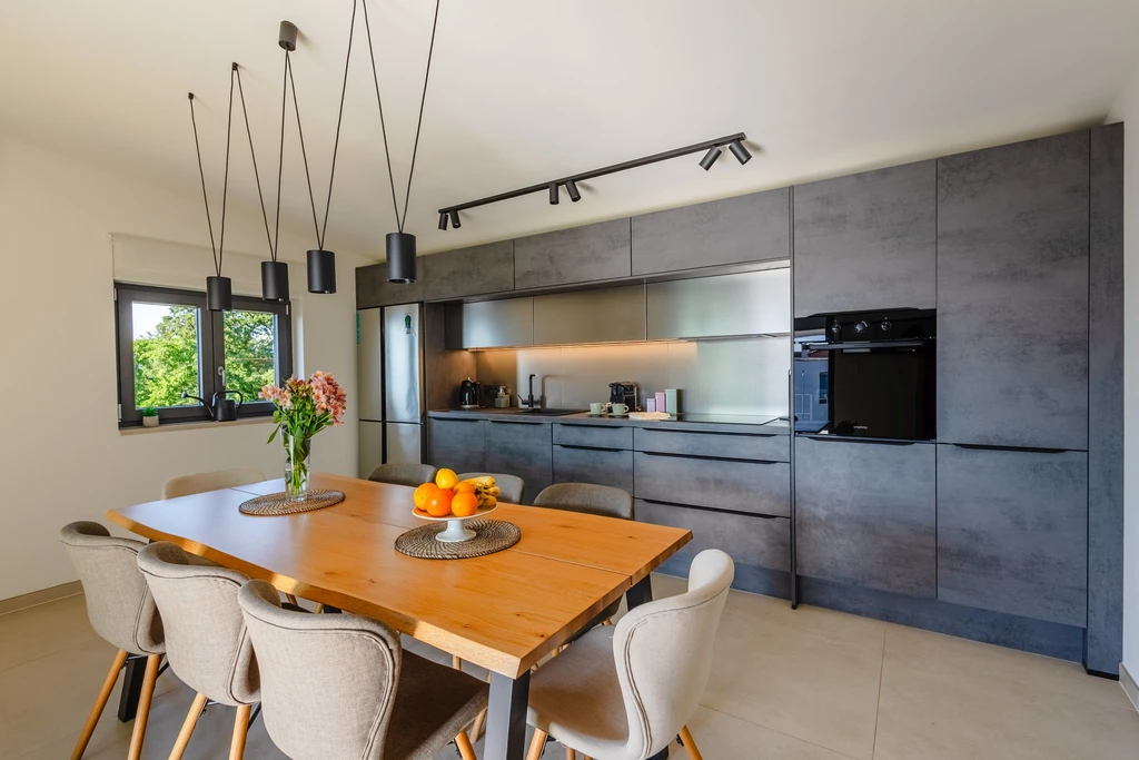Njivice 2-Bedroom Apartment with Sea View