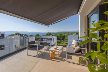 Njivice 2-Bedroom Apartment with Sea View