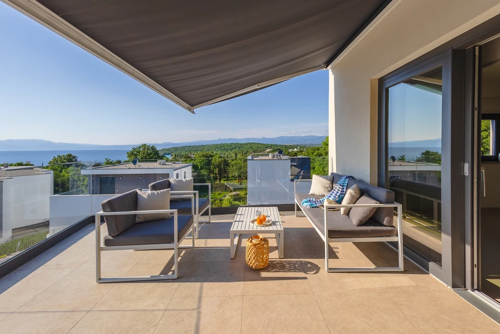Njivice 2-Bedroom Apartment with Sea View