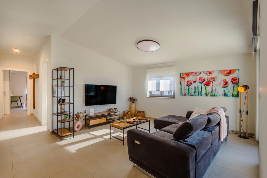 Njivice 2-Bedroom Apartment with Sea View