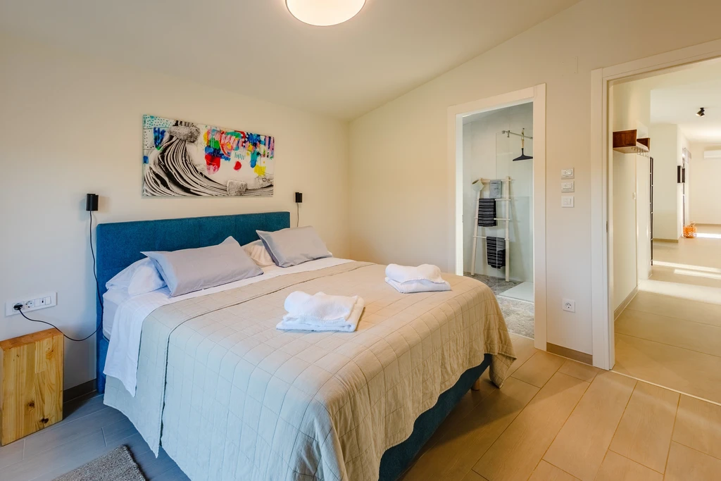 Njivice 2-Bedroom Apartment with Sea View