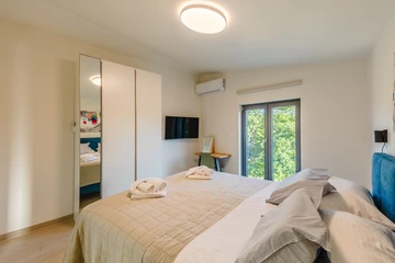 Njivice 2-Bedroom Apartment with Sea View