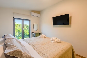 Njivice 2-Bedroom Apartment with Sea View