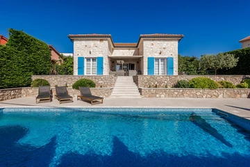 5-Bedroom Villa in Malinska with Private Pool