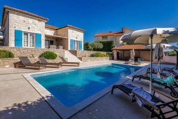 5-Bedroom Villa in Malinska with Private Pool