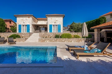 5-Bedroom Villa in Malinska with Private Pool