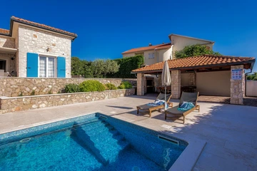 5-Bedroom Villa in Malinska with Private Pool