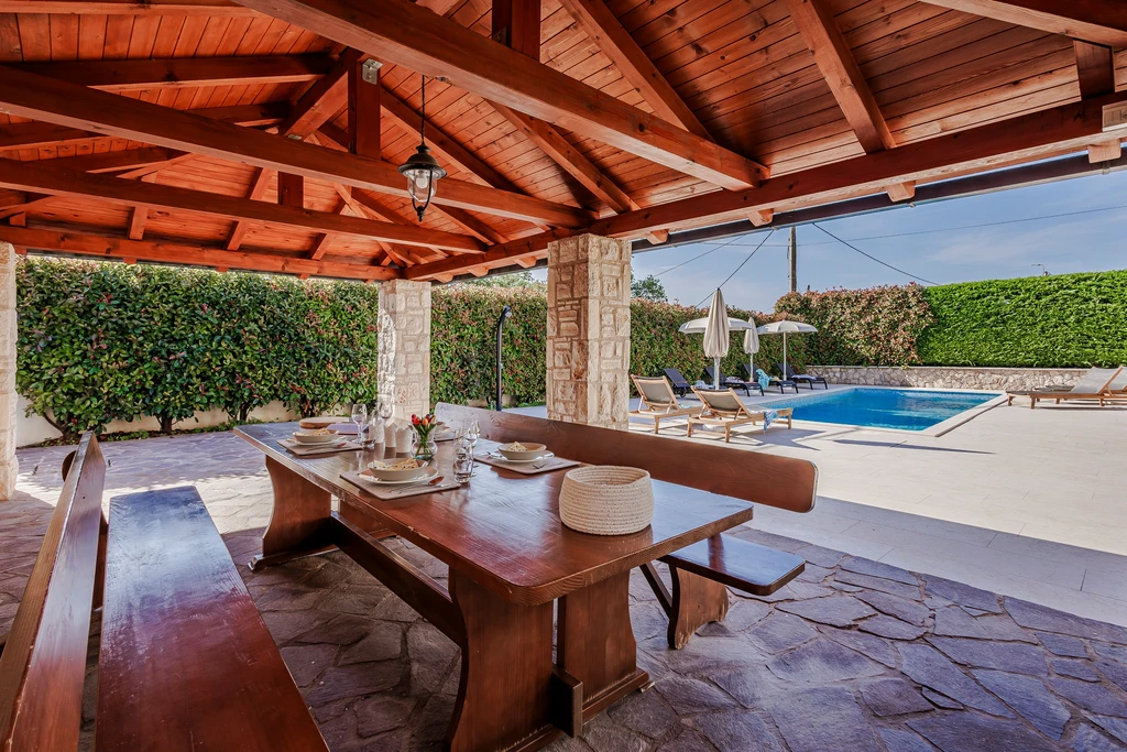 5-Bedroom Villa in Malinska with Private Pool