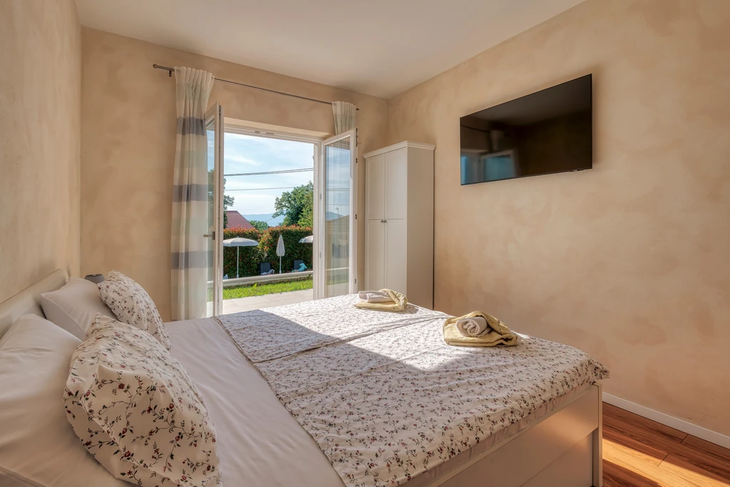 5-Bedroom Villa in Malinska with Private Pool