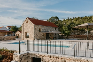 Renovated 2-Bedroom Villa with Private Pool in Skradin