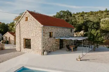 Renovated 2-Bedroom Villa with Private Pool in Skradin