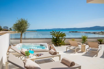 4-Bedroom Villa in Sukošan for 8 Guests