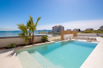 4-Bedroom Villa in Sukošan for 8 Guests