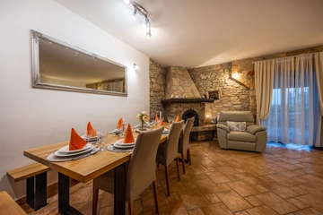 4-Bedroom Villa in Svetvinčenat for 8 Guests
