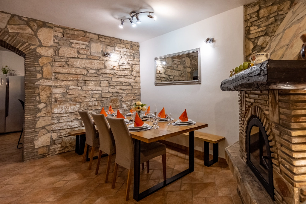 4-Bedroom Villa in Svetvinčenat for 8 Guests