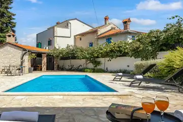 4-Bedroom Villa in Svetvinčenat for 8 Guests