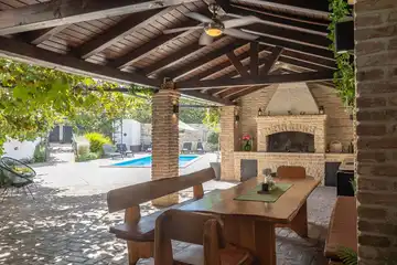 4-Bedroom Villa in Svetvinčenat for 8 Guests