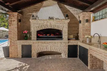 4-Bedroom Villa in Svetvinčenat for 8 Guests