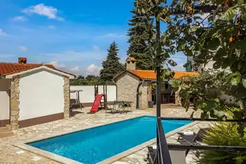 4-Bedroom Villa in Svetvinčenat for 8 Guests