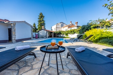 4-Bedroom Villa in Svetvinčenat for 8 Guests
