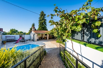 4-Bedroom Villa in Svetvinčenat for 8 Guests