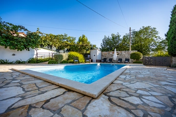 4-Bedroom Villa in Svetvinčenat for 8 Guests