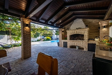 4-Bedroom Villa in Svetvinčenat for 8 Guests