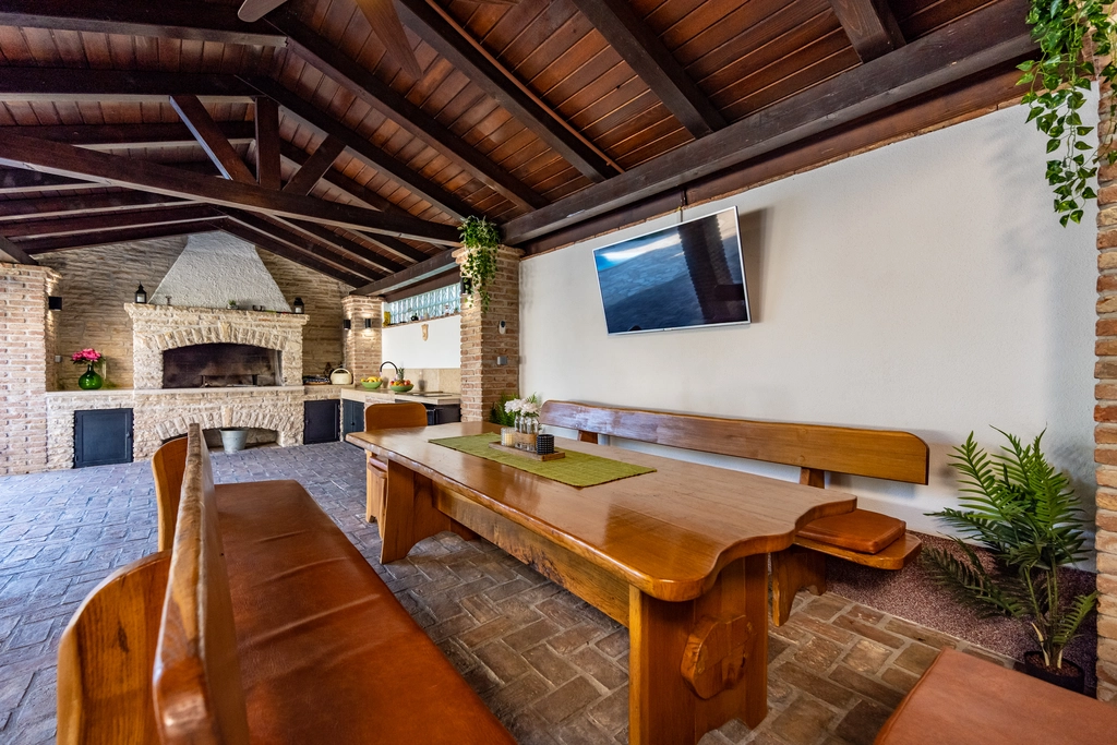 4-Bedroom Villa in Svetvinčenat for 8 Guests
