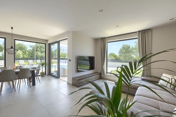 3-Bedroom Villa with Private Pool, Orbanići