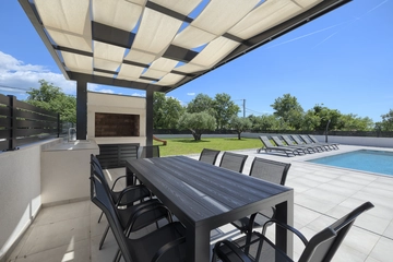 3-Bedroom Villa with Private Pool, Orbanići