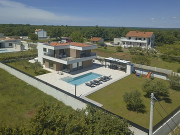 3-Bedroom Villa with Private Pool, Orbanići
