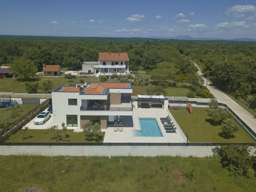 3-Bedroom Villa with Private Pool, Orbanići