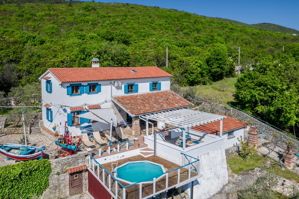 Villa with Private Pool in Labin for 6 Guests