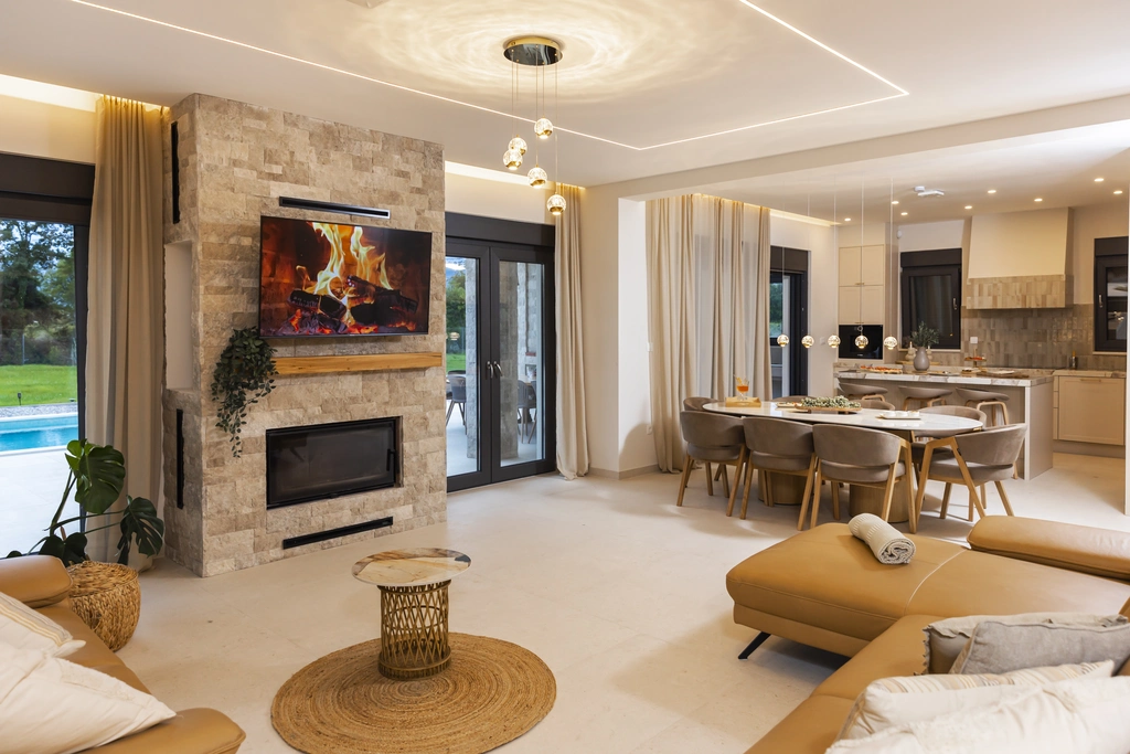 5-Bedroom Villa with Heated Pool in Donji Proložac
