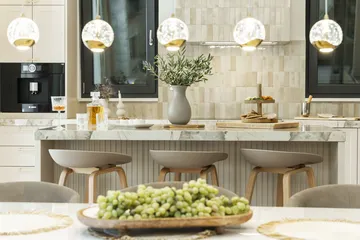 5-Bedroom Villa with Heated Pool in Donji Proložac