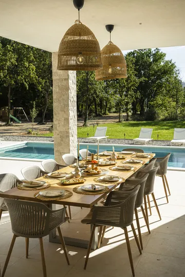 5-Bedroom Villa with Heated Pool in Donji Proložac