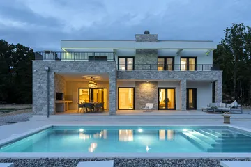 5-Bedroom Villa with Heated Pool in Donji Proložac