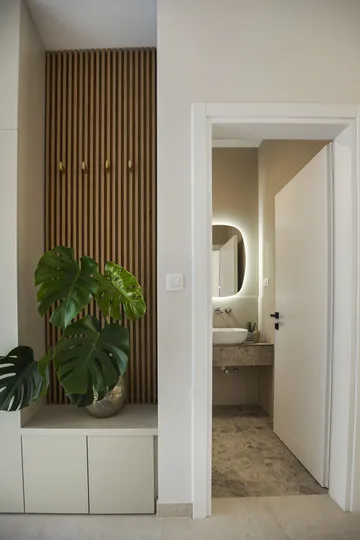 5-Bedroom Villa with Heated Pool in Donji Proložac