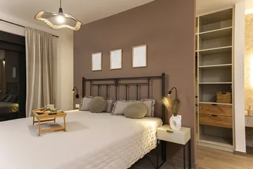 5-Bedroom Villa with Heated Pool in Donji Proložac