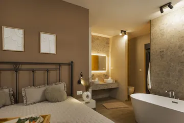 5-Bedroom Villa with Heated Pool in Donji Proložac